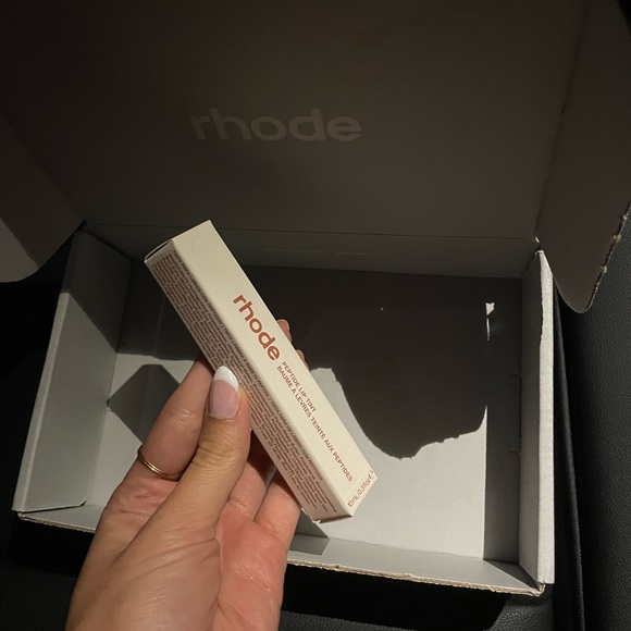 NWT Rhode Peptide Lip Tint Cinnamon Roll - Picture 2 of 3